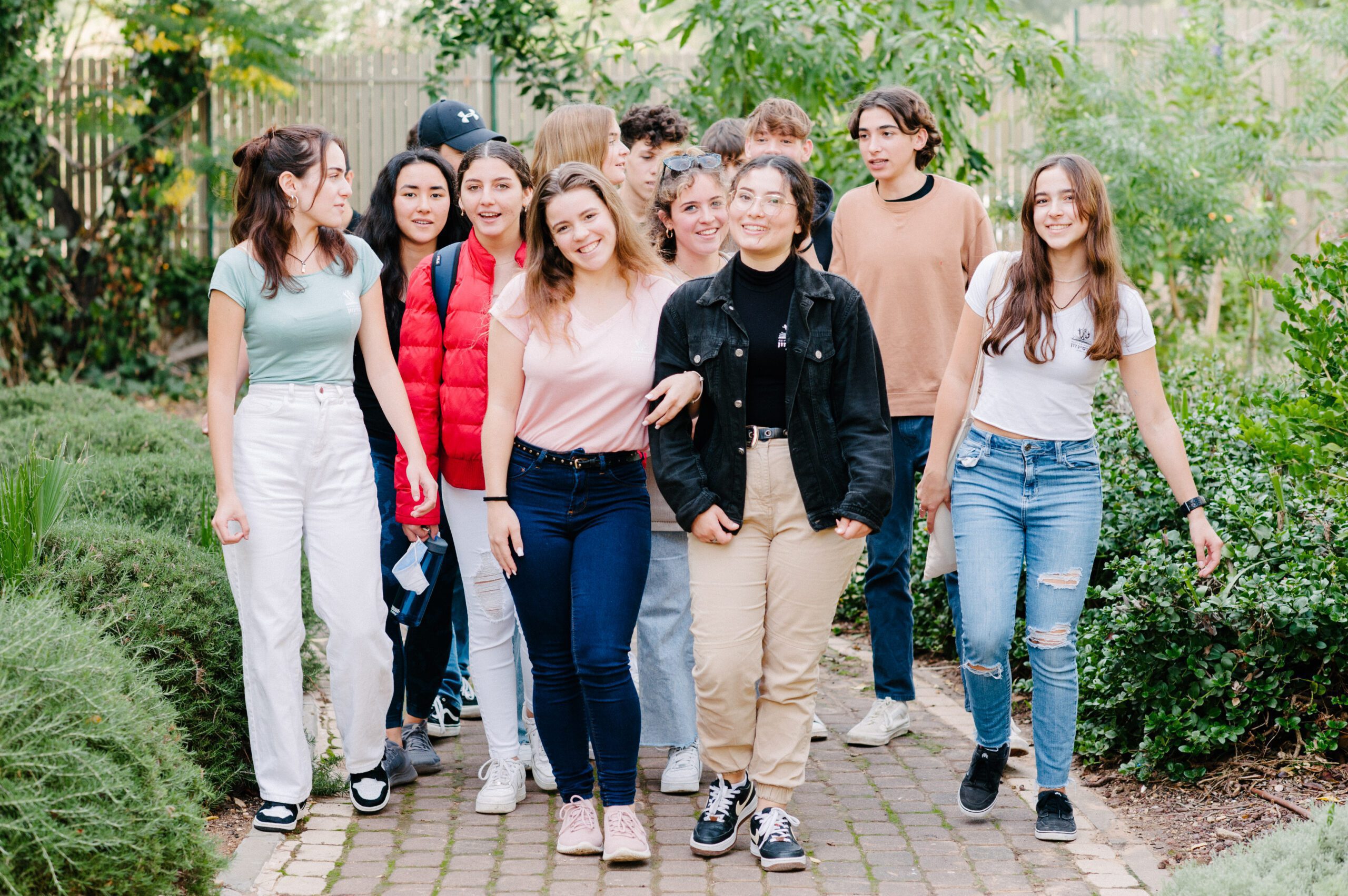 make friends while study in israel